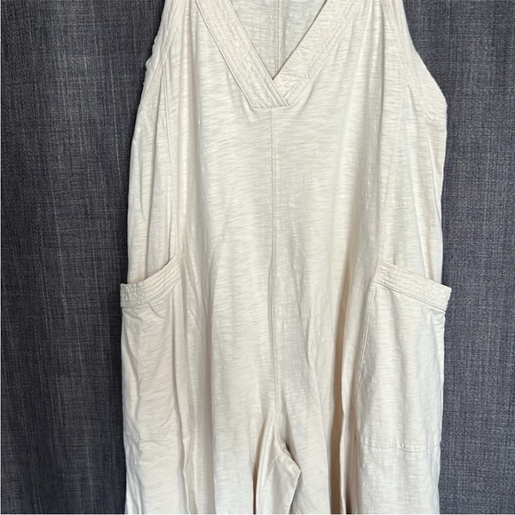 Oil + Hali cream jumpsuit wide leg vneck size large, very OVERSIZED - Picture 3 of 5